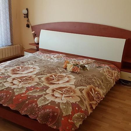Rosarium Residence Guest House Dryanovo Buitenkant foto
