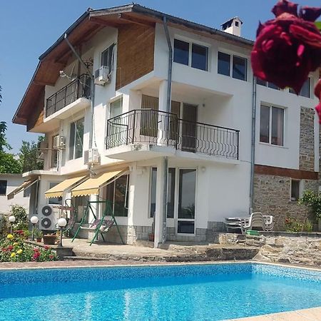 Rosarium Residence Guest House Dryanovo Buitenkant foto