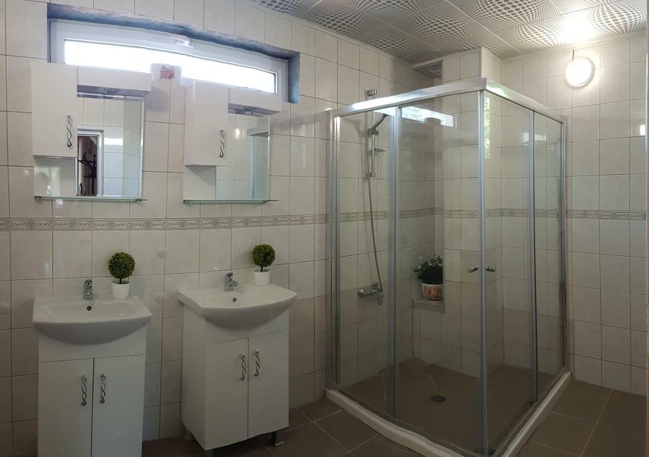 Rosarium Residence Guest House Dryanovo Buitenkant foto