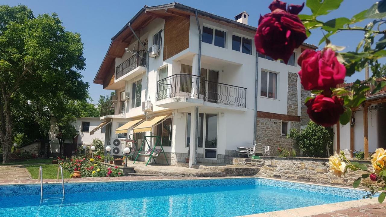Rosarium Residence Guest House Dryanovo Buitenkant foto